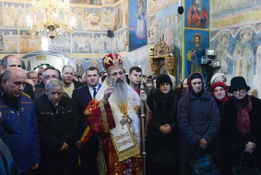 IPS Mitropolit Teofan a slujit Liturghia cu ocazia hramului Mănăstrii Coșula/ Foto: Lucian Ducan